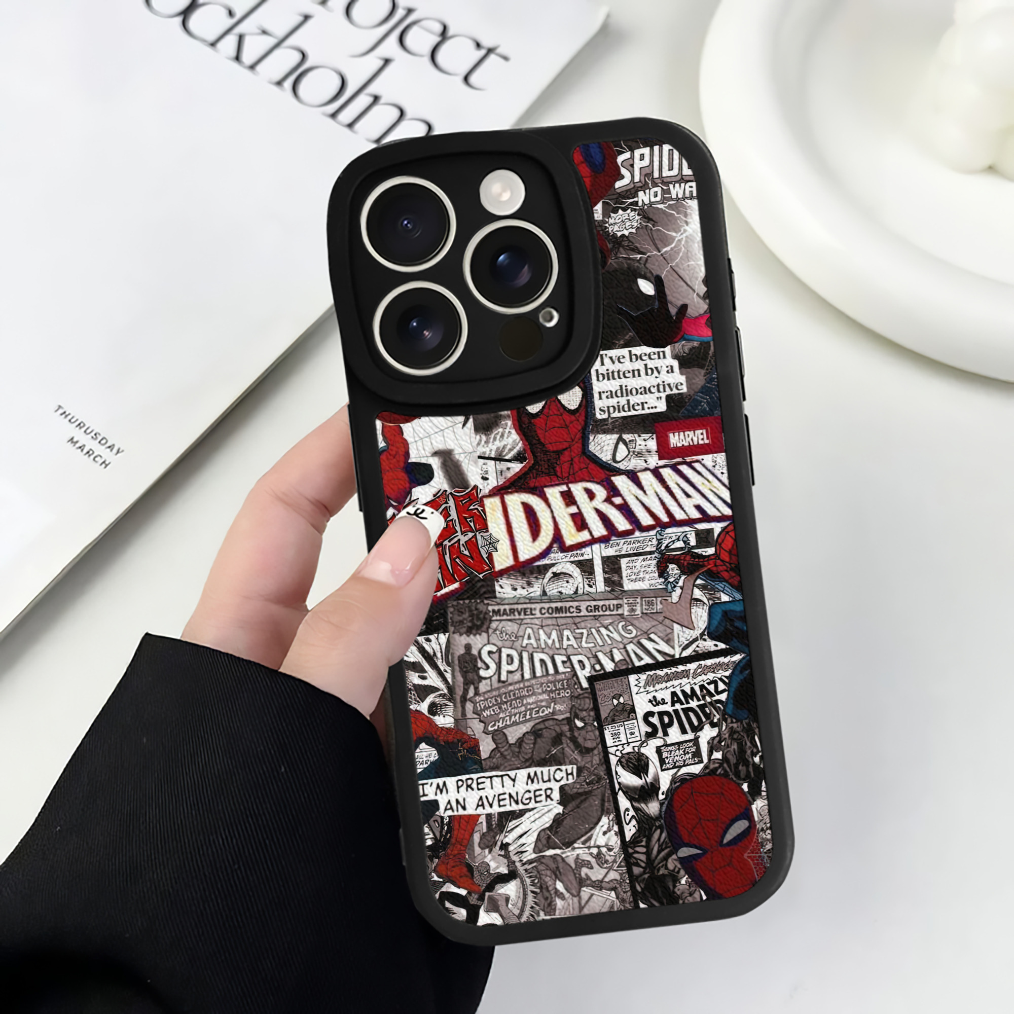 Spider Man スパイダーマン 【iPhone 16シリーズ対応】シリコンスマホケース（レザー調） 材質：シリコン